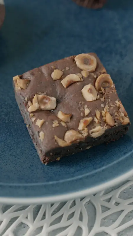 チョコレートブラウニーの質感を捉えたスイーツ撮影作例